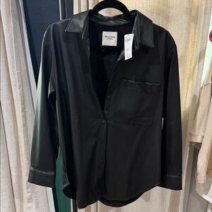 Abercrombie & Fitch Men's Sleek Black Button Down Shirt